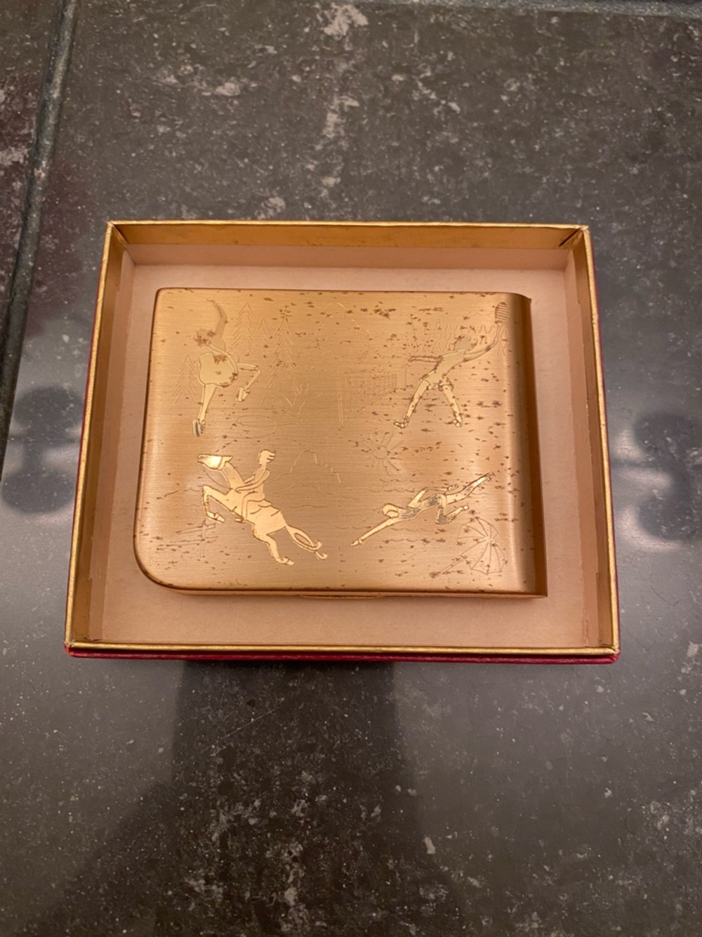 Vintage 1940s Gold Tone Antique Powder Compact With Fabric Applicator